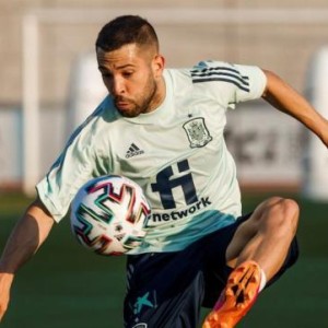 半岛体育-阿尔瓦：希望布斯克茨尽快恢复 想把袖标还给他